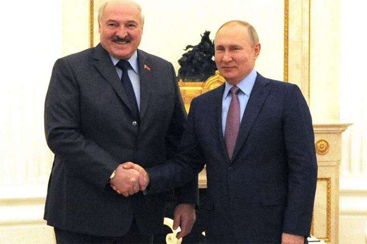 Путин поздравил Лукашенко с Днем единения народов России и Беларуси