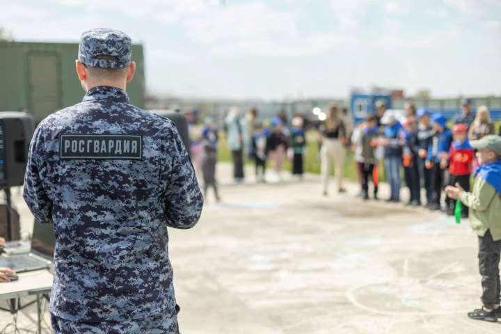 В Росгвардии по Хакасии прошла праздничная программа ко Дню защиты детей