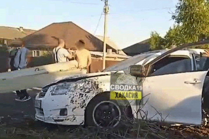 В Черногорске водитель иномарки врезался в электроопору