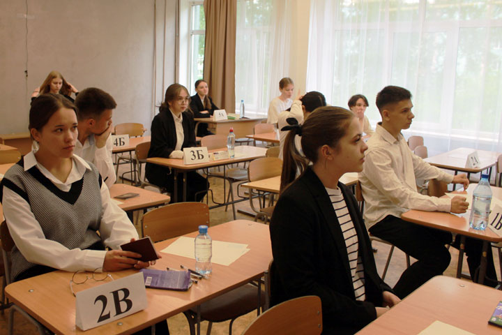 В Хакасии более 7 тысяч девятиклассников сдают экзамен по русскому языку