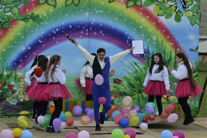 Улыбки и смех сделали волшебным День защиты детей в Боградском районе 