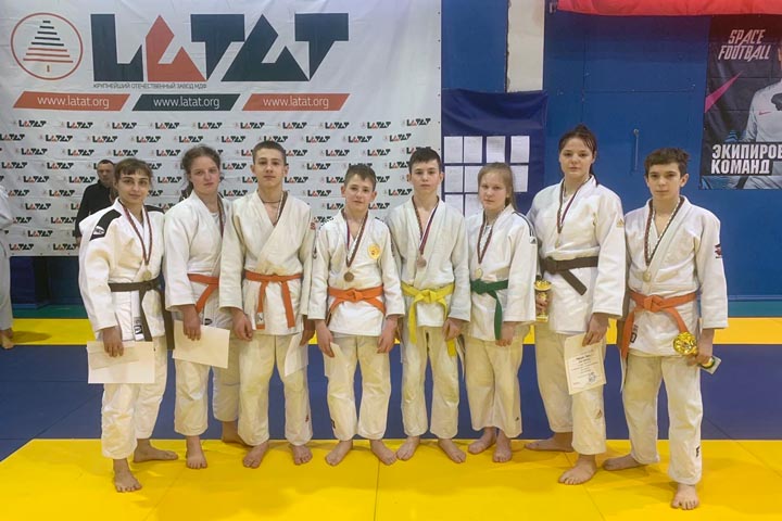 Спортсмены из Хакасии привезли 8 медалей с Регионального турнира по дзюдо