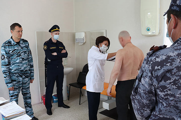 Четверо отбывающих наказание в Хакасии побывали у врача-кардиолога  республиканской больницы