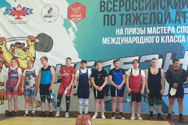 Спортсмены из Хакасии взяли на всероссийских соревнований общекомандную бронзу и личные награды 