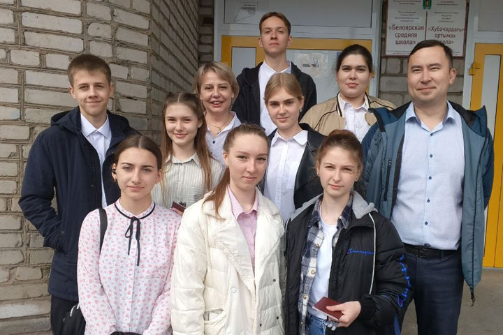 Выпускники Алтайского района увидели свои первые высокие баллы