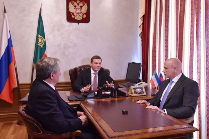 Глава Хакасии предложил Николаю Шульгинову представлять интересы республики в Госдуме