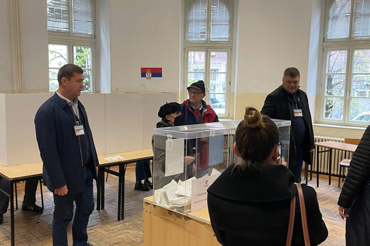 Александр Жуков посетил избирательные участки в Сербии