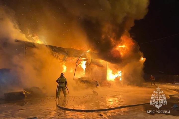 Хозяйка горящей веранды в Абакане госпитализирована с ожогами 