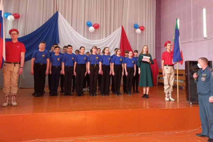 В черногорском лицее появился класс юных спасателей МЧС