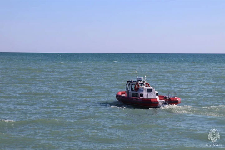 Во время шторма 24-летнего парня унесло в море