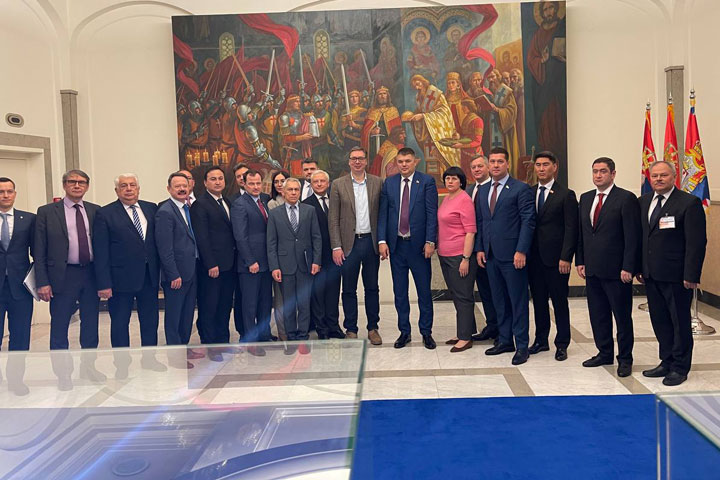 Сенатор от Хакасии встретился с президентом Сербии 