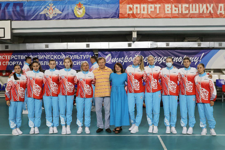 Волейболистки Алтайского района поедут на Международные спортивные игры в новой форме