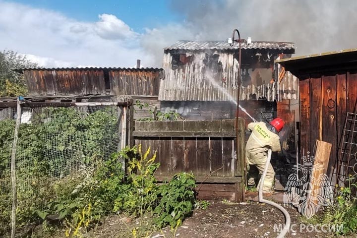 В Таштыпе магазин чуть не сгорел из-за курильщика