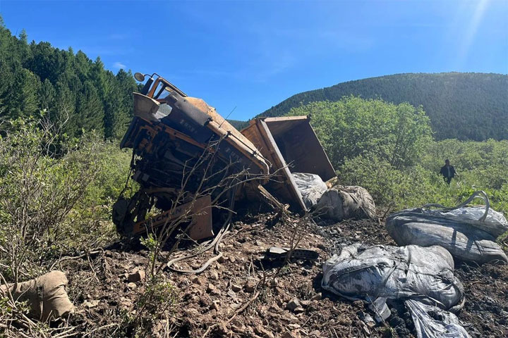 В республике погиб водитель грузовика, слетевшего в кювет