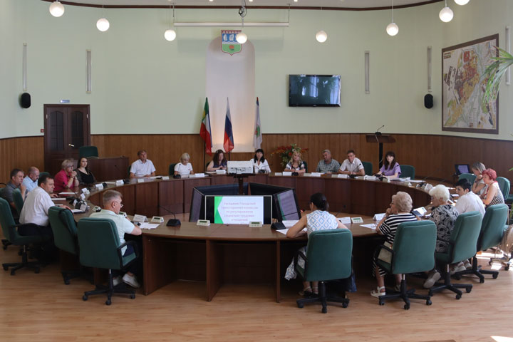 В столице Хакасии обсудили подготовку к заключению трехстороннего соглашения