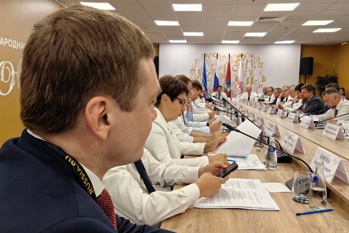 Глава Хакасии принял участие в обсуждении Стратегии развития Сибири до 2035 года