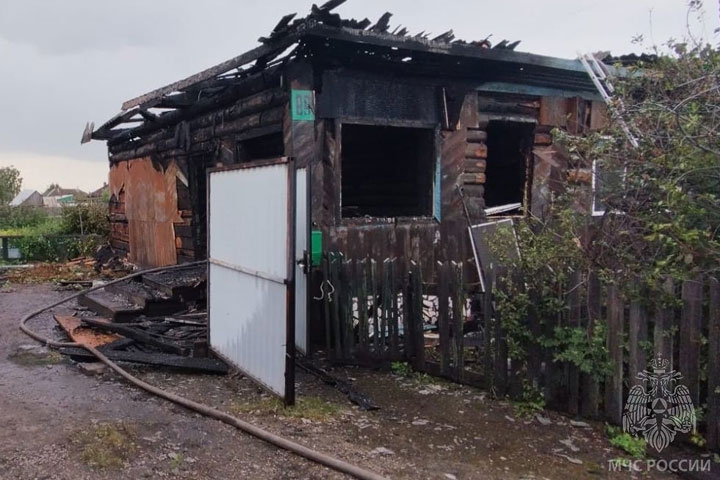 В Усть-Абакане сгорел дом