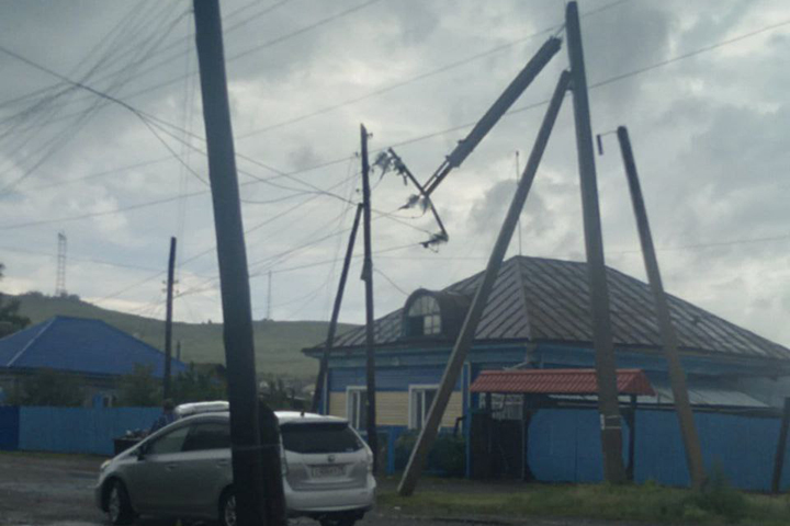 Ураган оставил поселок Копьево без электроснабжения