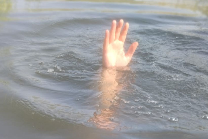 Молодой мужчина выпал из лодки и утонул в реке 