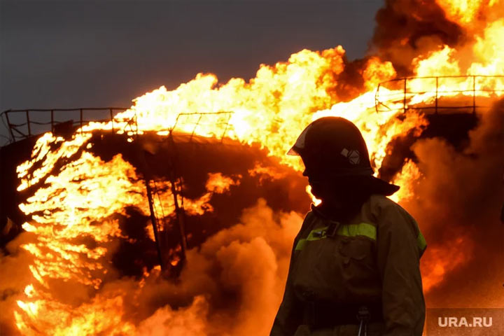 В Ростовской области загорелась нефтебаза после атаки ВСУ: карта СВО на 13 июля