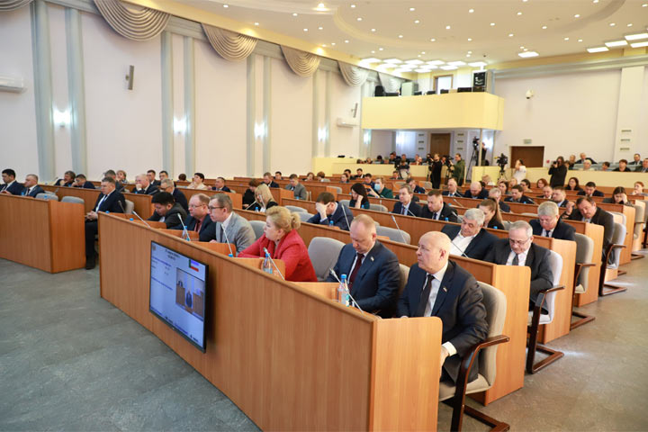 Отдыхающим депутатам Хакасии назначили внеочередную сессию 