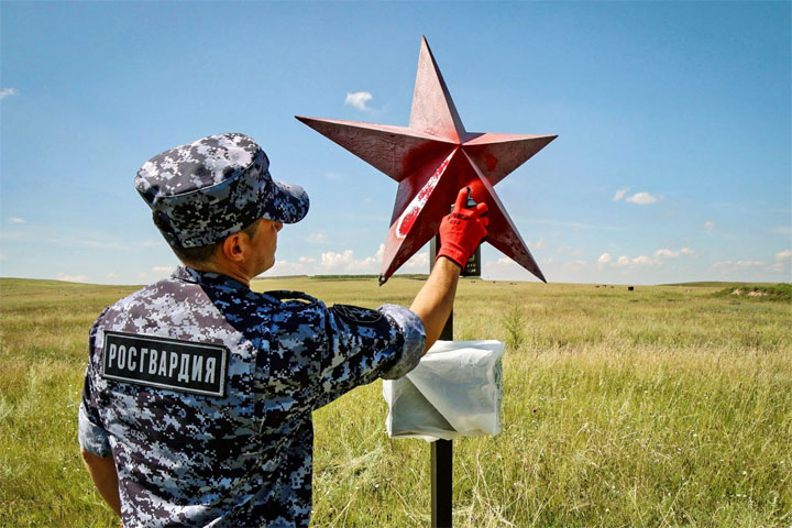 Росгвардейцы в Хакасии привели в порядок мемориалы летчикам