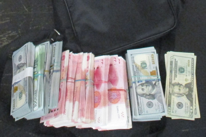 Житель Хакасии пытался незаконно вывезти более 65 тыс. долларов в Китай