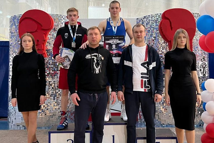 Боксер из Хакасии взял серебро всероссийского турнира