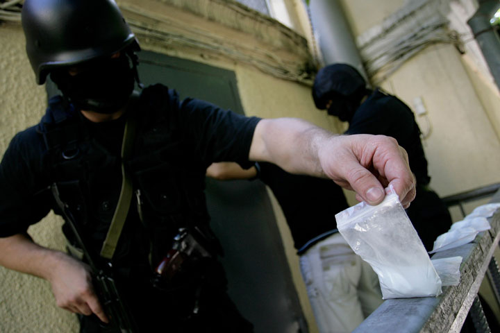 Житель Саяногорска попался на торговле наркотиками 