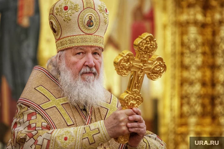 Патриарх Кирилл наградил Путина орденом после посещения Невской лавры