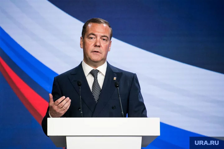 Медведев озвучил единороссам правила избрания в Госдуму в 2026