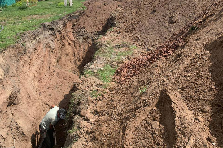 В Алтайском районе заканчивают ремонты водопроводных сетей