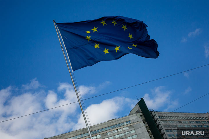 Евросоюз ввел пятый пакет антироссийских санкций. Ряду банков РФ заморозили активы