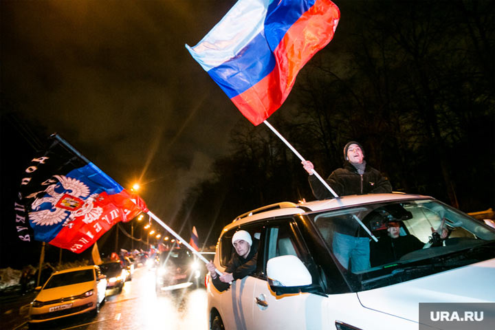 В Германии организовали автопробег в поддержку России. Участники пели гимн и танцевали под «Калинку»