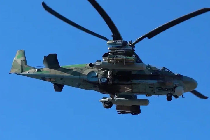 Минобороны РФ: российские ударные вертолёты уничтожили колонну техники ВСУ