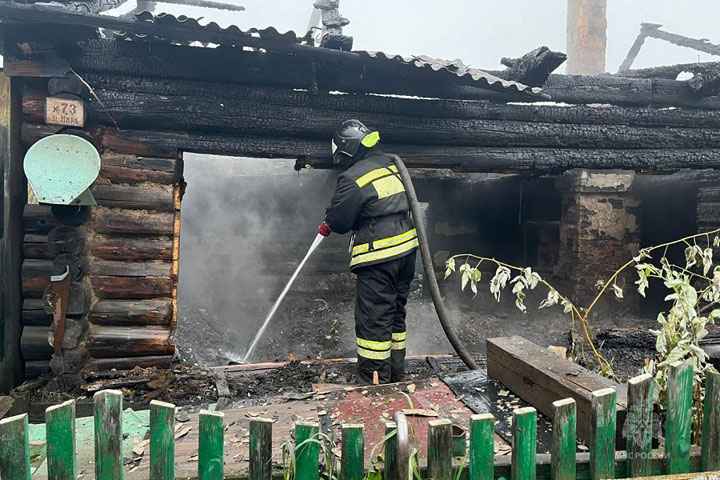 Ночной пожар унес жизни двух человек