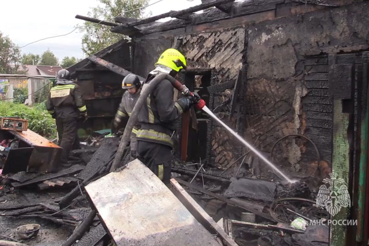 На пожаре в Абакане спасли 9 человек