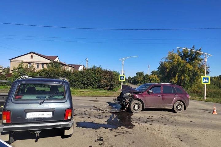 В Абакане водитель без прав попал в аварию