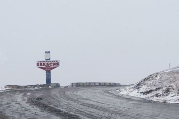 Снег выпал на границе Хакасии с Тувой