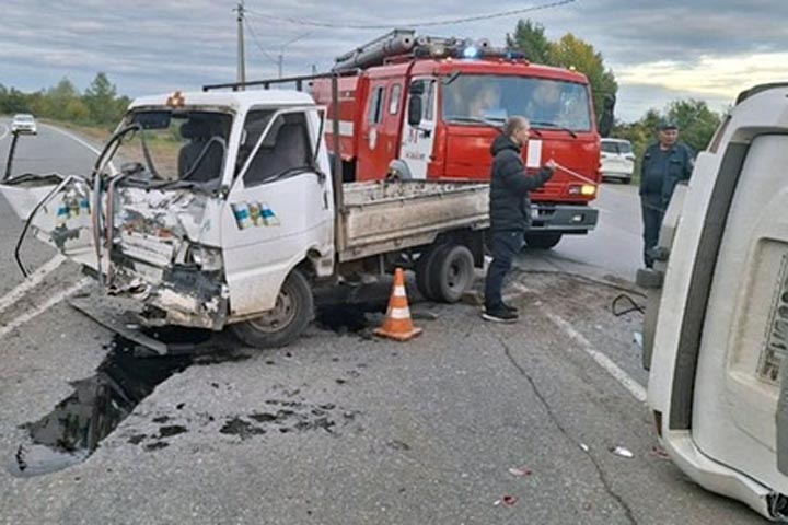 На трассе Абакан - Саяногорск внедорожник встал на крышу