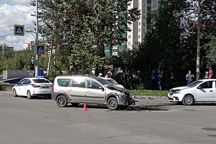 Тройное ДТП в Абакане затормозило движение транспорта 