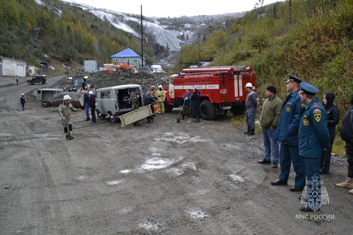 На Коммунаровском руднике тренировалось МЧС 