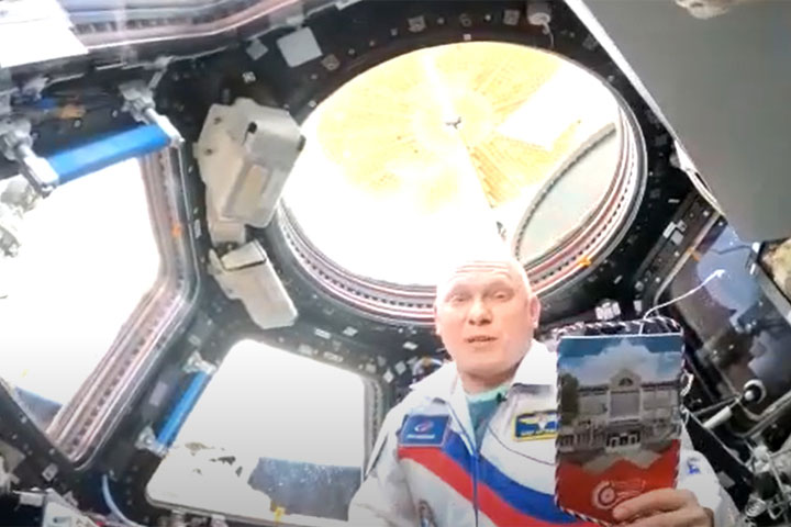 Олег Артемьев из космоса обратился к студентам ХТИ и показал им Землю 