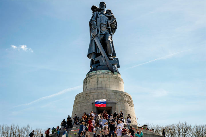  В Берлине осквернён памятник русскому воину