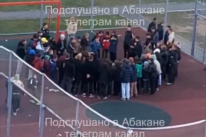 «Слово пацана» - версия МПС: в Абакане подростки под присмотром родителей устроили разборки