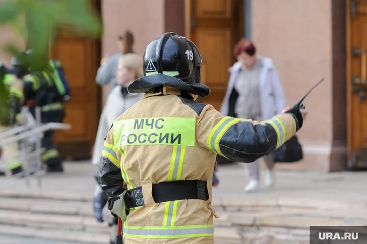 Ударная волна отбросила четырех людей во время взрыва АЗС в столице Чечни. Видео