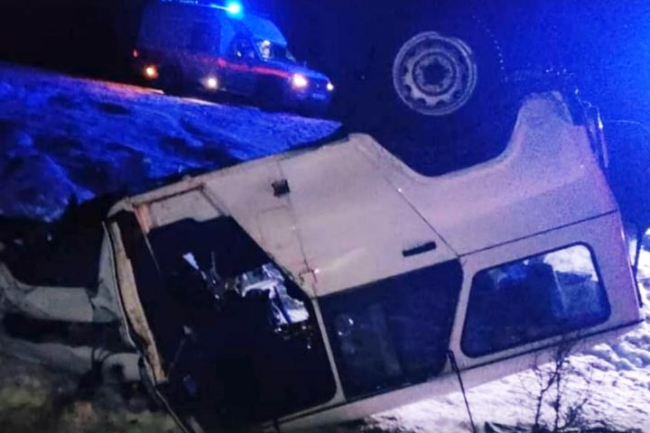 На дороге Абакан - Саяногорск погиб водитель УАЗа на всесезонке