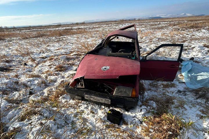 Водитель ВАЗа на летней резине погиб в ДТП