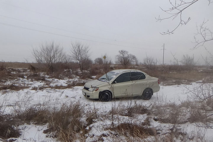 В Черногорске водитель ехал по улице и оказался в кювете 