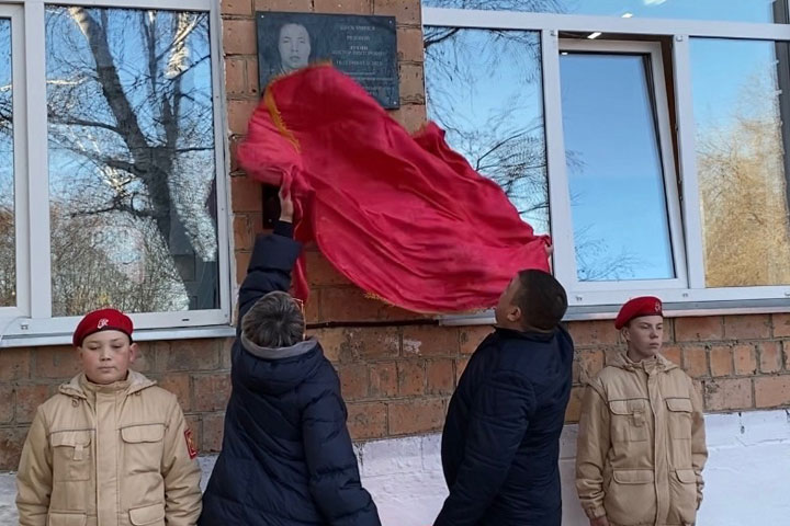 В Копьево увековечена память о погибшем бойце